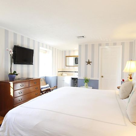 Charles And Charles Mv Bed and Breakfast Vineyard Haven Exteriör bild